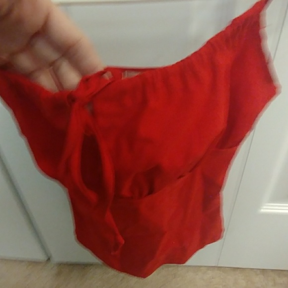 Adorable red top - Picture 2 of 3